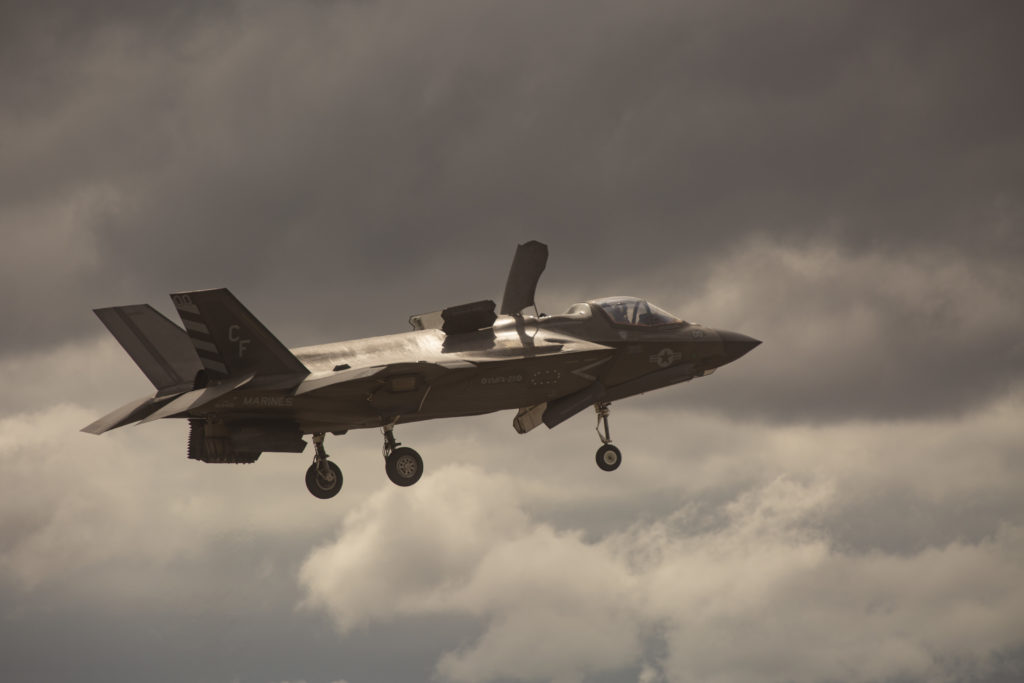 Un piloto del 3rd Marine Aircraft Wing, demuestra las capacidades del F-35B Lightning II durante el 2019 Marine Corps Air Station Miramar Air Show, en MCAS Miramar (California), el 28 de septiembre. Lockheed Martin F-35 2020