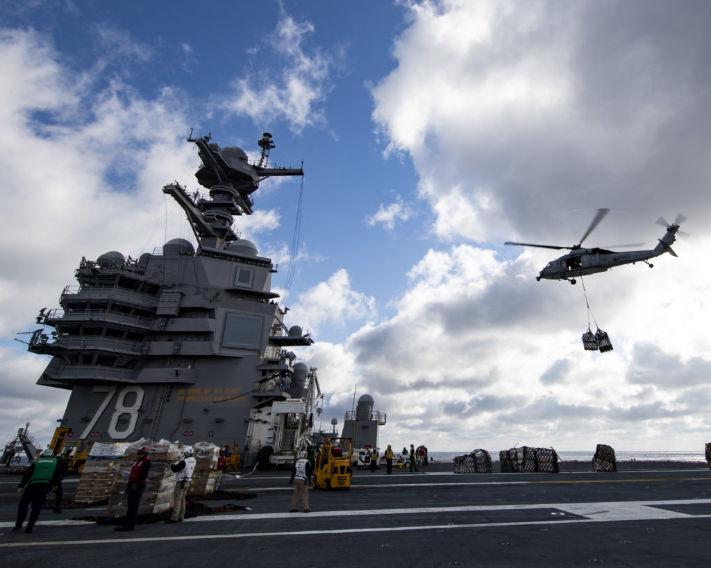 El USS Gerald R Ford realiza su primer VERTREP (vertical replenishment). MH-60S Knighthawk Tridents HSC-9