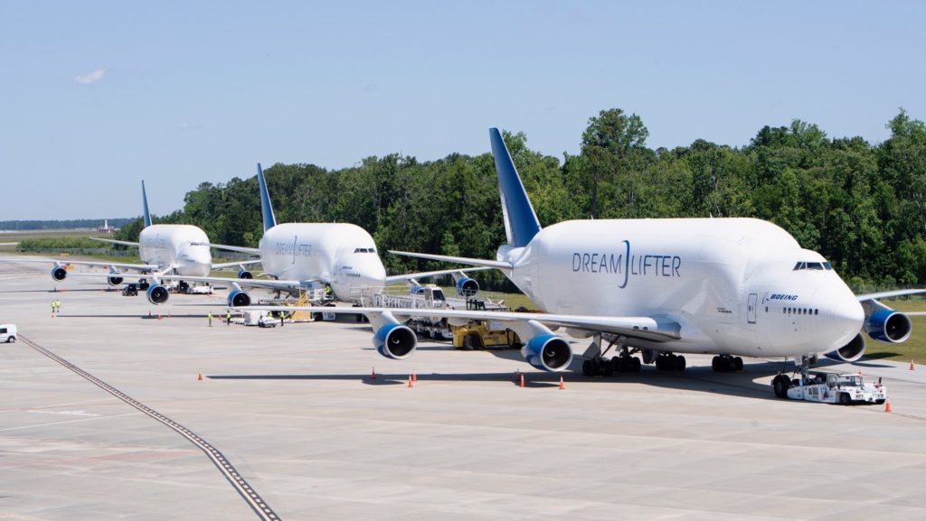 Tres Boeing Dreamlifter transportan EPP a Carolina del Sur para la lucha contra el COVID-19.