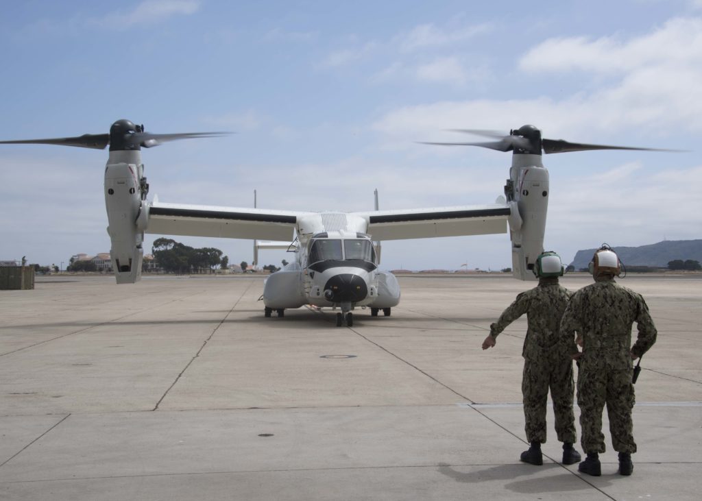 La U.S. Navy recibe el primer Bell Boeing CMV-22B Osprey operativo para el Fleet Logistics Multi-Mission Squadron (VRM), Naval Air Station North Island.