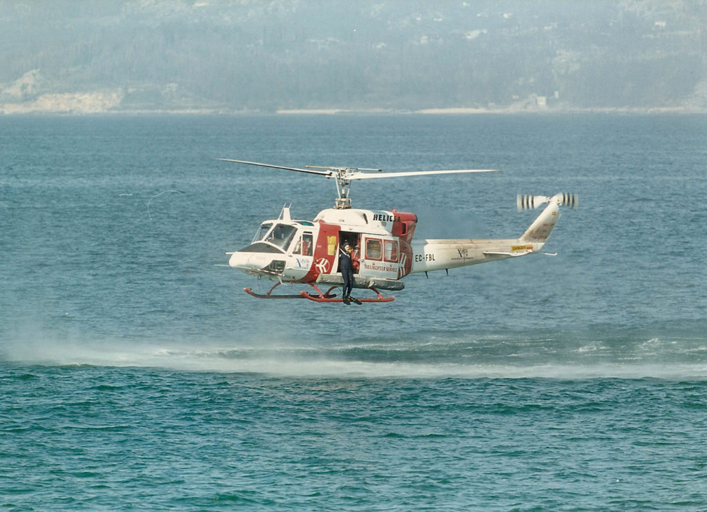 Gardacostas de Galicia, 30 años del primer SAR offshore civil en España. Bell 212 Pesca 1.