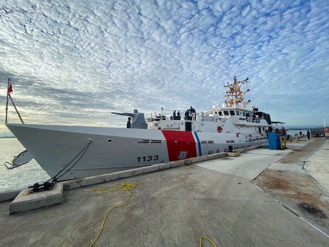 Coast Guard transfers 4 suspected smugglers to federal agents in San Juan, with 50 kilograms seized in cocaine
