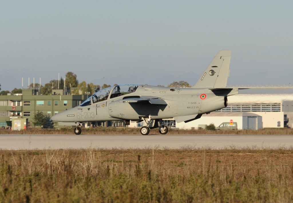 La Aeronautica Militare recibe sus dos primeros aviones Leonardo M-345
