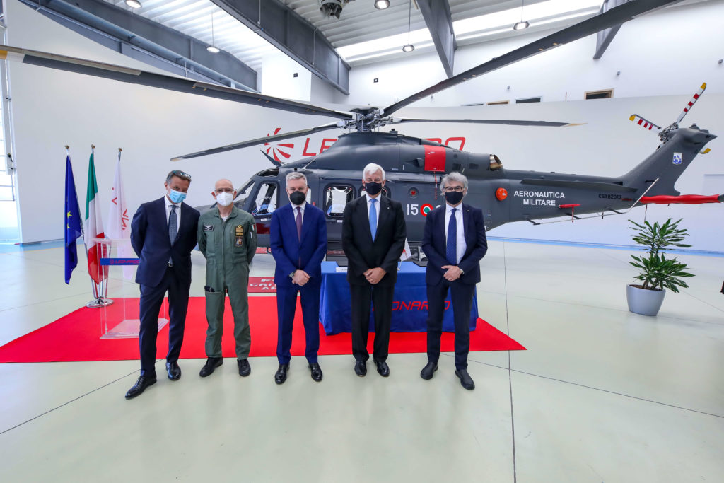 Leonardo entrega el primer helicóptero HH-139B a la Aeronautica Militare