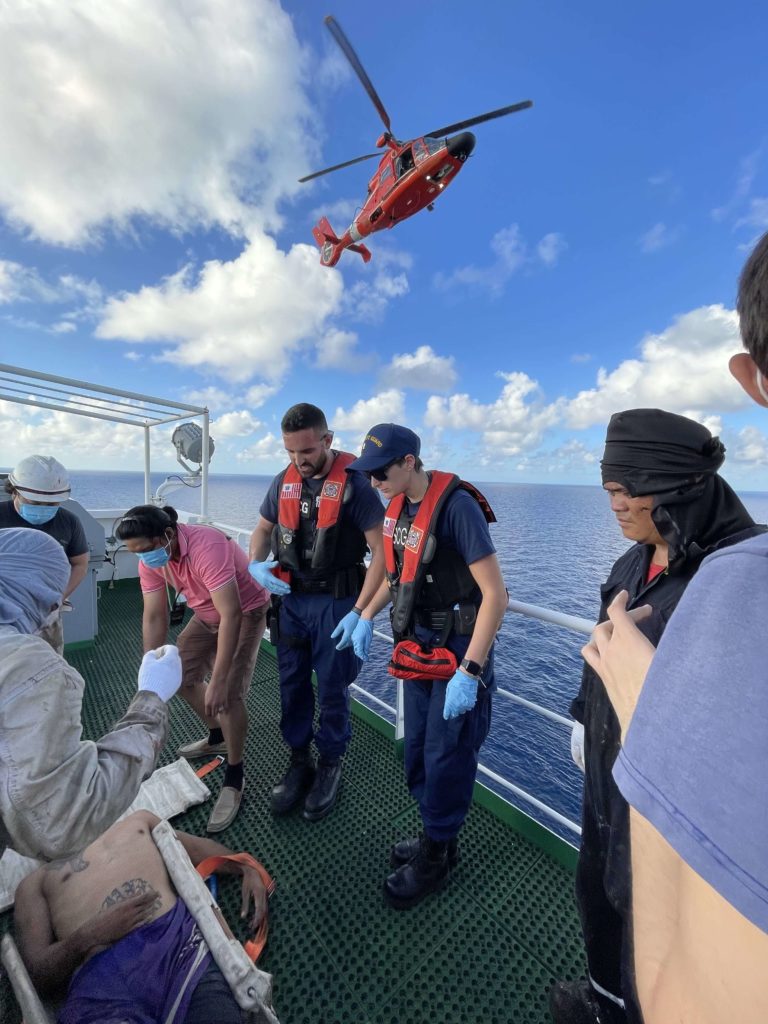 Coast Guard, good Samaritan​ rescue 19 from water off Islamorada