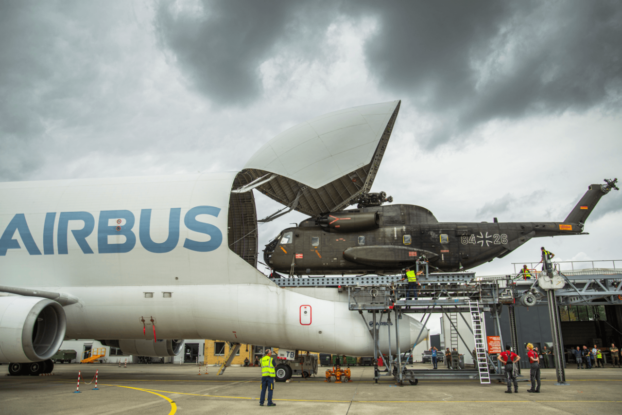 Airbus tests military cargo on BelugaST with a CH-53 helicopter