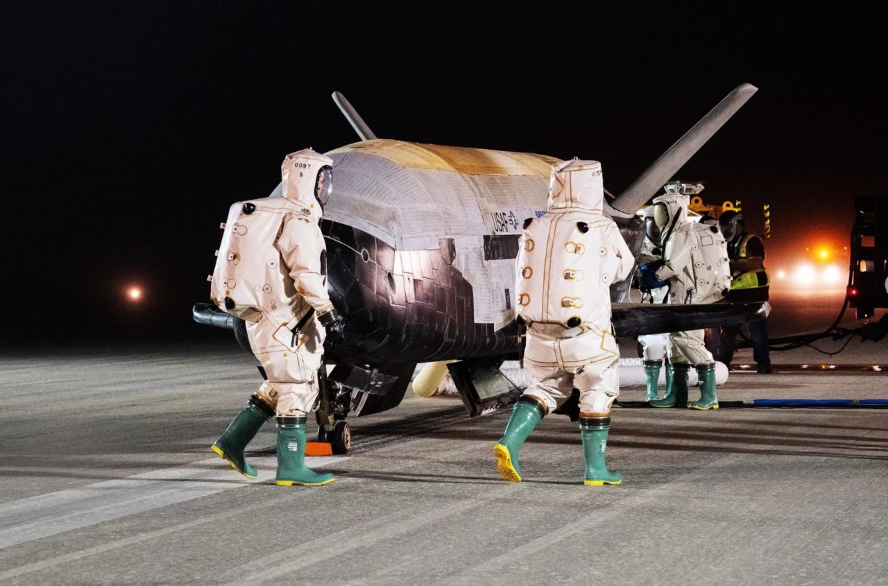 Boeing X-37B completes 6th mission, sets new endurance record
