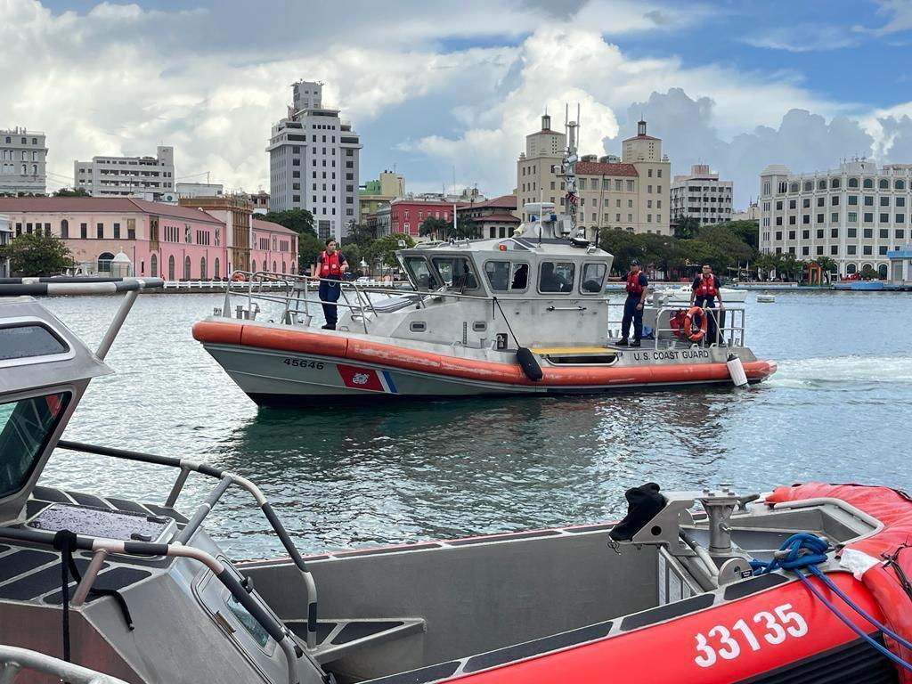 Coast Guard re­scue 2 boaters near San Juan, Pue­rto Rico