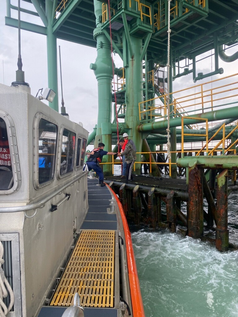 Coast Guard rescue 3 from oil rig after vessel sinks near Freeport, Tx