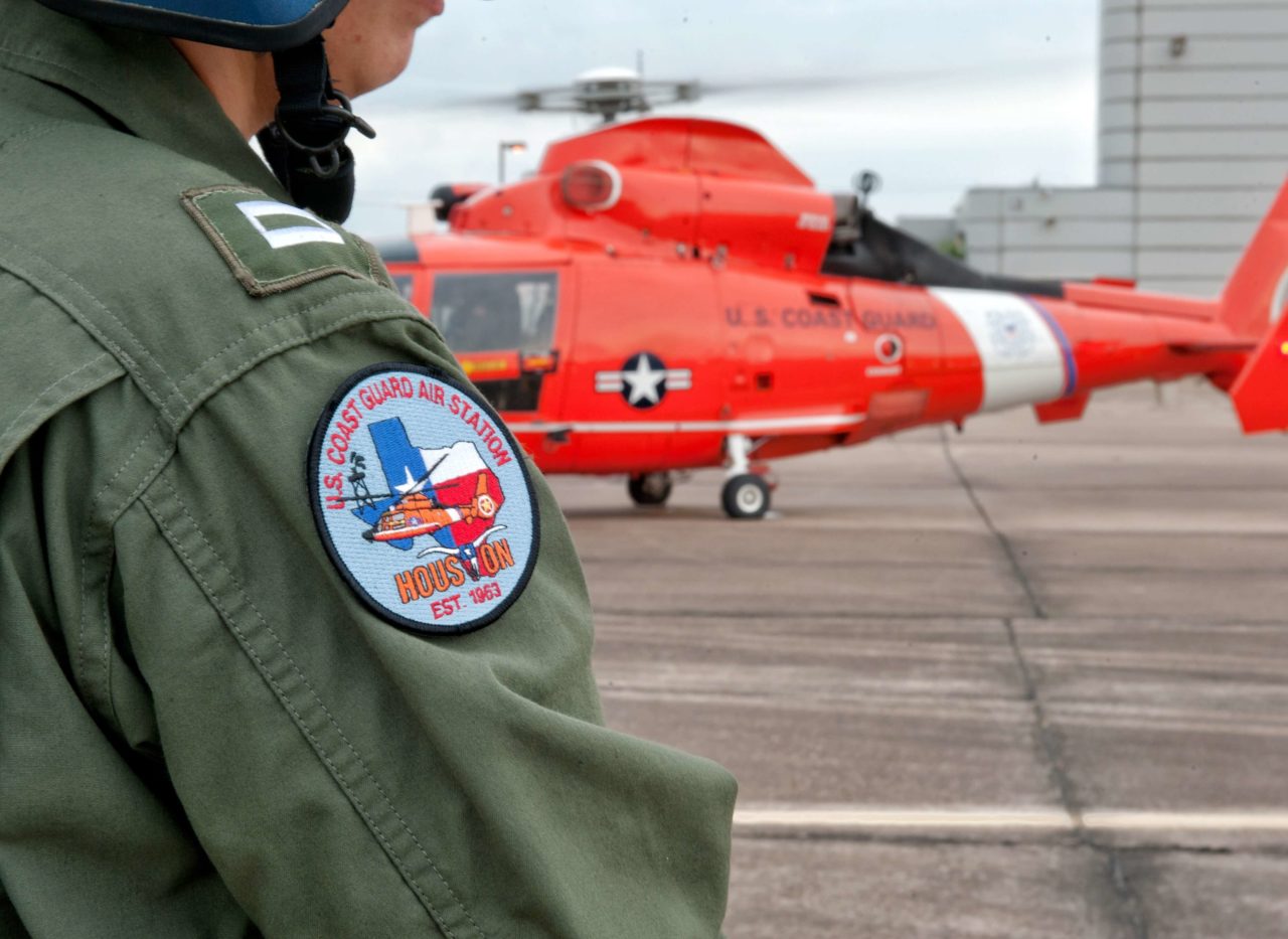 Coast Guard MH-65E crew rescue 3 boaters near Galveston, Texas